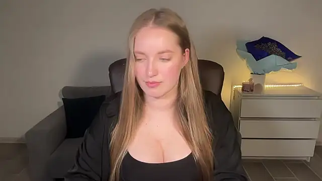 EvaMaddison online show from June 29, 9:03 pm