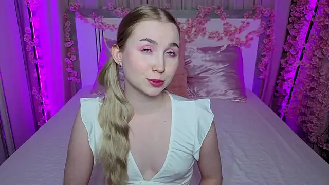 LilyStarlight online show from June 7, 7:04 am