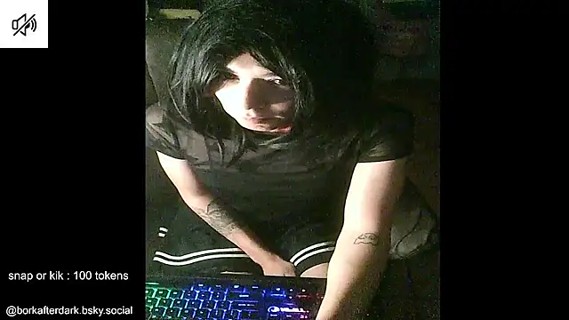 crystalxh online show from October 13, 7:05 pm