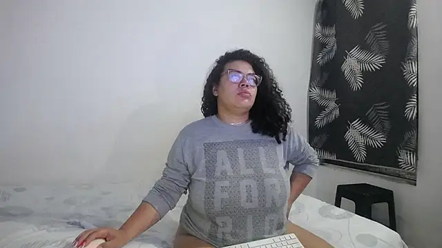 mabigomez00 online show from April 17, 9:11 am