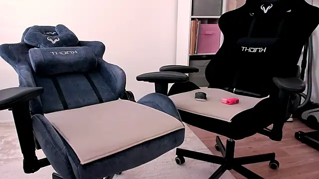 hotblonds online show from February 21, 11:44 am