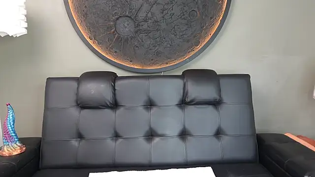 miss vaiolette online show from March 20, 1:05 pm