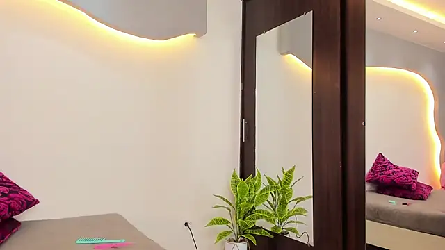 ArianaBlackk online show from April 8, 1:02 pm