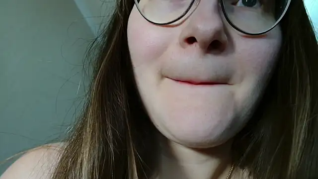 KiraGoldens online show from April 8, 8:38 am