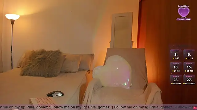 whitneyhot online show from April 6, 11:44 am