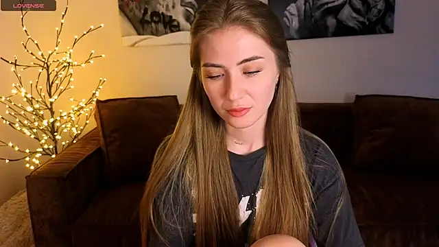 Adelyna Bird online show from June 18, 7:10 am