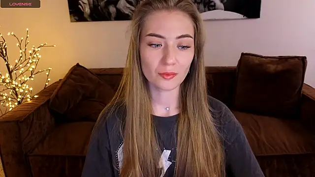 Adelyna Bird online show from July 31, 7:20 am