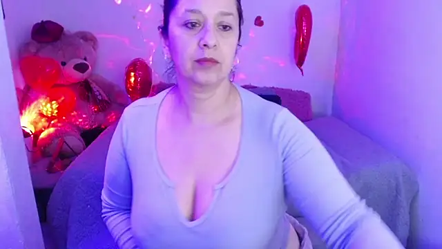 camilalatti online show from February 18, 12:43 am