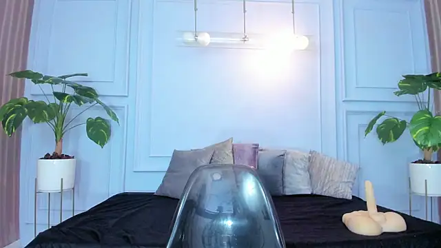 cintiagreyx online show from March 25, 11:46 am