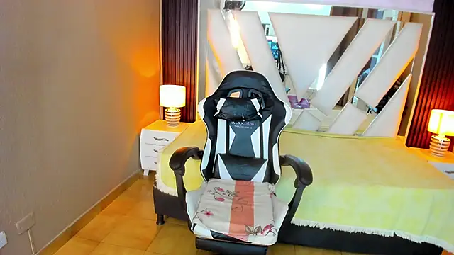 Linda4Petite online show from March 31, 7:03 pm