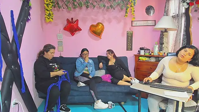 lesbiancuple online show from March 26, 3:25 pm