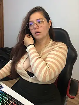 kayortiiz online show from April 6, 2:00 am