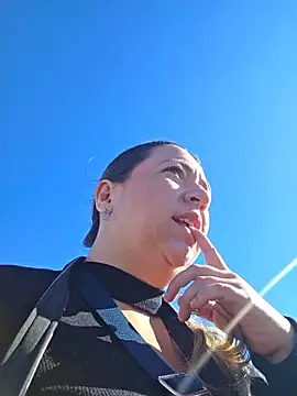 isabella rossse online show from April 6, 3:02 pm