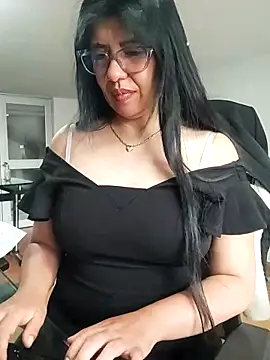 aisha latina online show from April 9, 2:33 pm