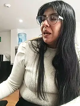 aisha latina online show from May 27, 3:31 pm