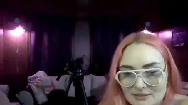 JenniferGwen online show from June 5, 5:33 am