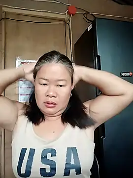 Lovelywoman43 online show from April 21, 9:33 pm