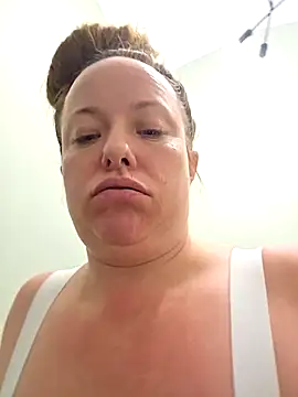 julimonroe online show from April 15, 7:58 pm