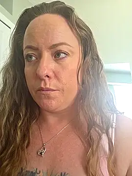 julimonroe online show from April 12, 8:22 pm