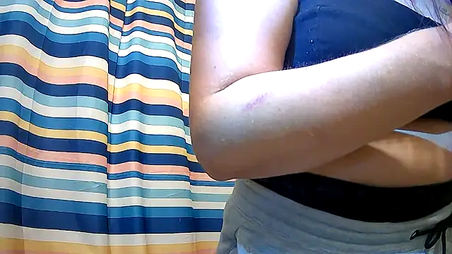 bootiebby online show from April 15, 9:04 pm