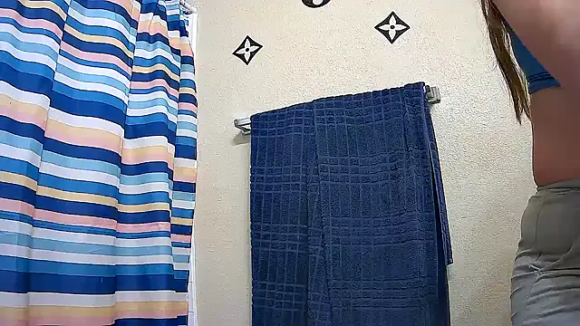 bootiebby online show from April 6, 7:15 pm