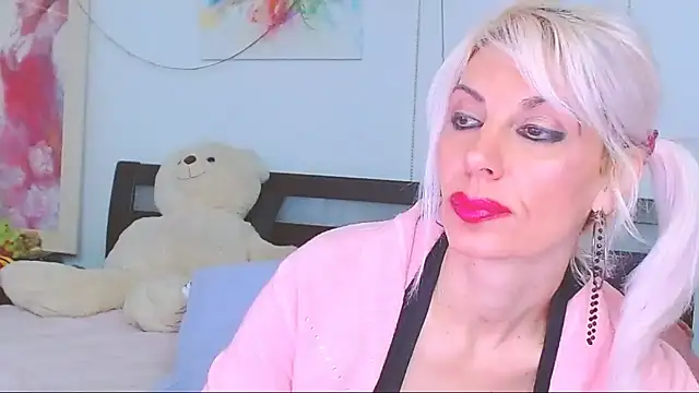 HoneyLara online show from December 15, 1:55 am