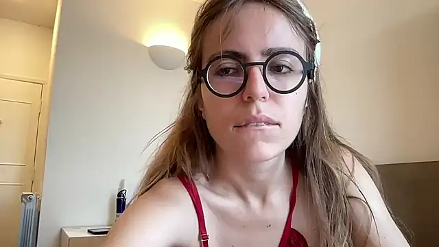 Mollyy998 online show from May 3, 8:18 am