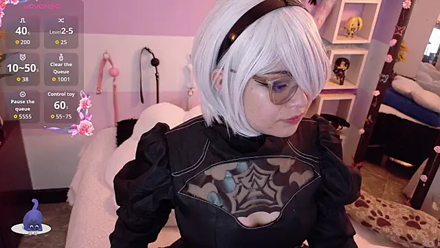 Catwhite  online show from March 21, 1:49 pm