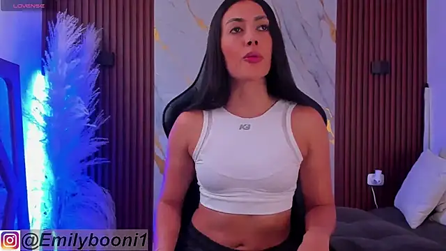 EmilyBoonny1 online show from August 5, 10:05 pm