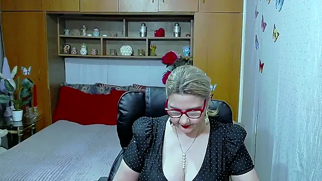 LucilleFenlys online show from March 13, 10:22 pm