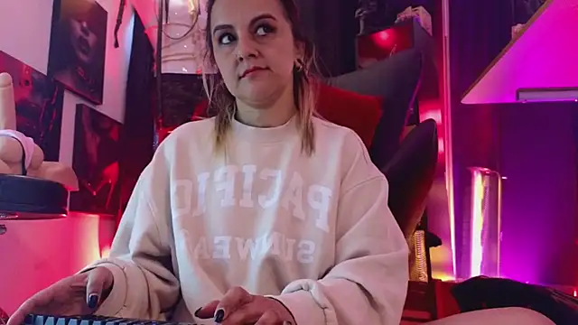 PerlaDivaio online show from April 16, 1:55 pm