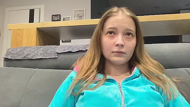 CharmingSarah online show from April 25, 3:53 pm