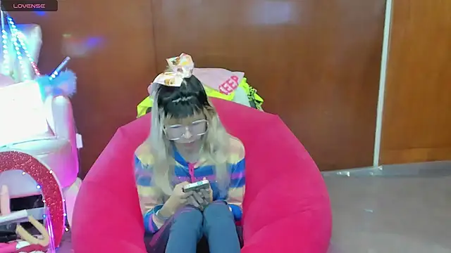 Skinygirl online show from April 4, 11:14 pm