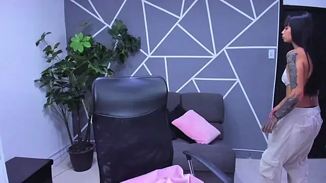 kylie seex online show from April 2, 3:04 am