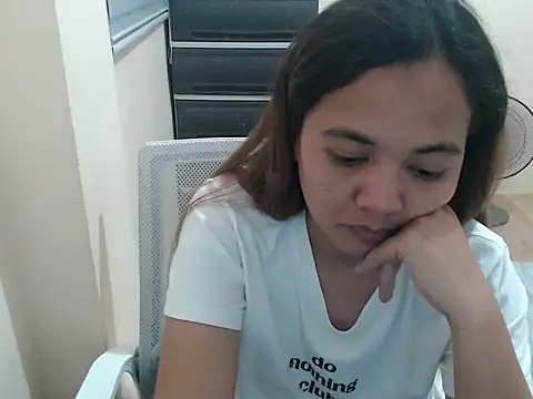 xTheLastVIRGINx online show from April 8, 3:58 pm