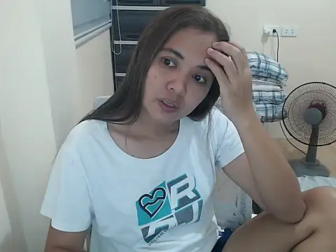 xTheLastVIRGINx online show from April 18, 1:13 pm