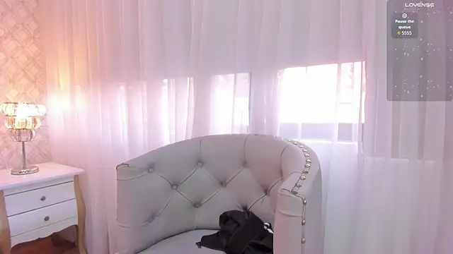 Pia Johnson  online show from April 1, 12:17 pm