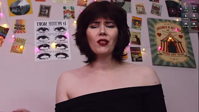 Luna Blake online show from April 2, 1:52 pm