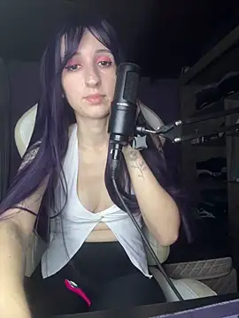 bunnydark00 online show from March 18, 4:39 am