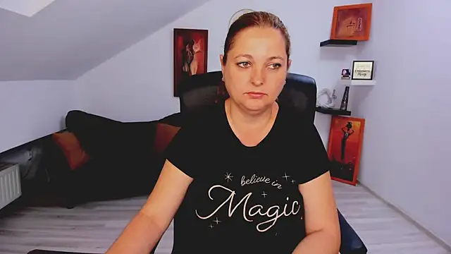 LollaGirl online show from May 26, 3:17 am