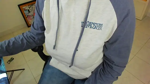 BellaFlaming online show from April 9, 11:04 am