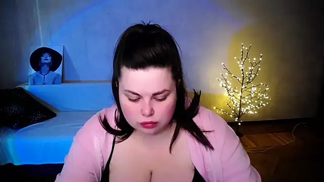 Emily Mo online show from June 2, 6:36 am