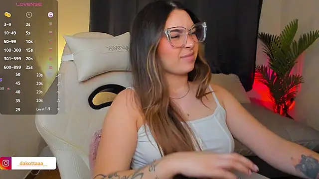 dakottaa  online show from March 30, 11:37 pm