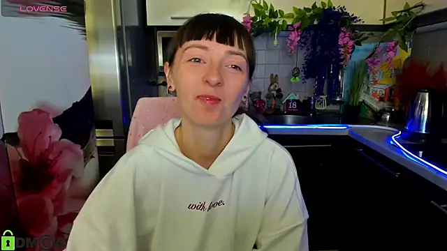 TayanaJons online show from April 6, 7:20 am