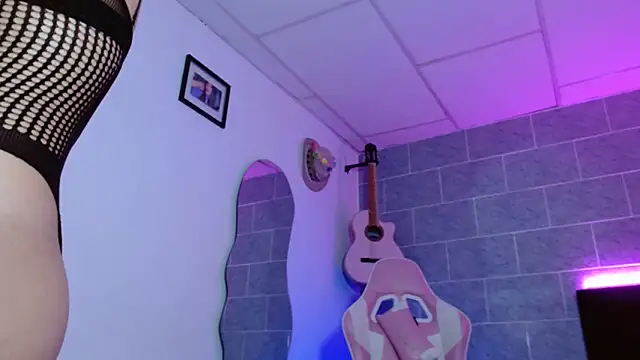 Dakota bumm online show from April 21, 6:04 pm