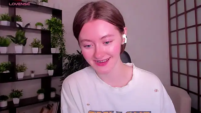 KateCuddle online show from November 26, 2:45 am