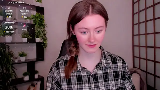 KateCuddle online show from March 17, 5:44 am