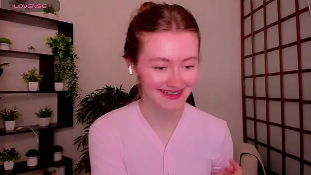 KateCuddle online show from June 15, 2:45 am