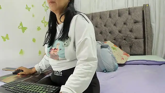 SHARICK GRECO online show from April 16, 12:27 pm