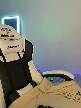 julia fly online show from March 28, 8:47 am